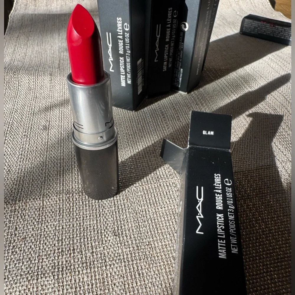 MAC “GLAM” Lipstick - Exclusive Release / ✨LIMITED EDITION✨ - Picture 4 of 8